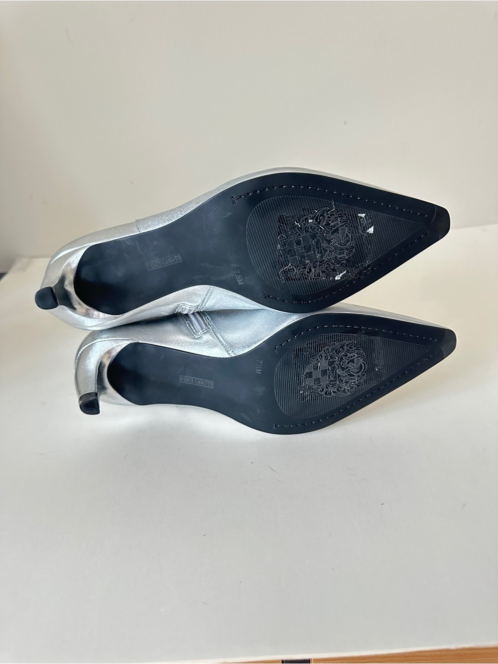 NEW Vince Camuto Quinley Silver Leather Pointed-Toe Women's Ankle Booties Sz 7.5 - Picture 10 of 12